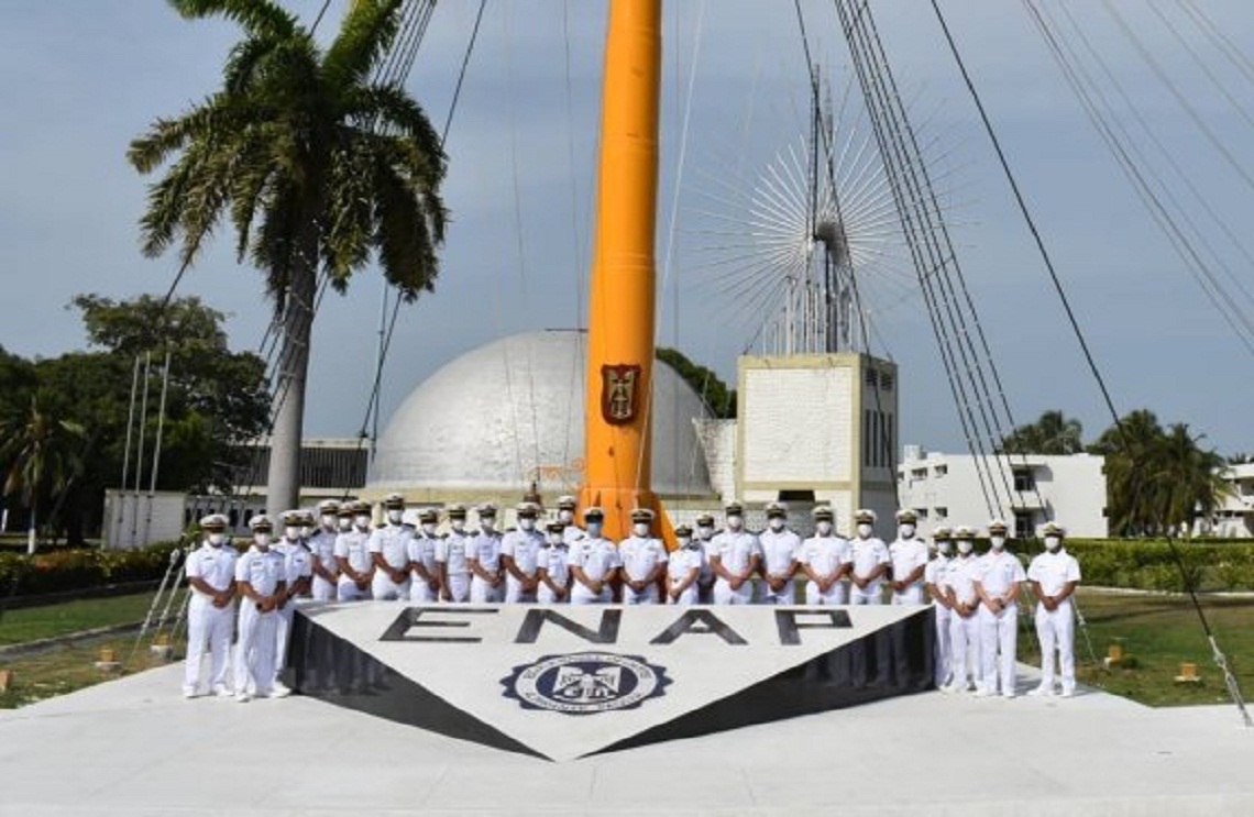 Cadetes en la Escuela Naval Almirante Padilla